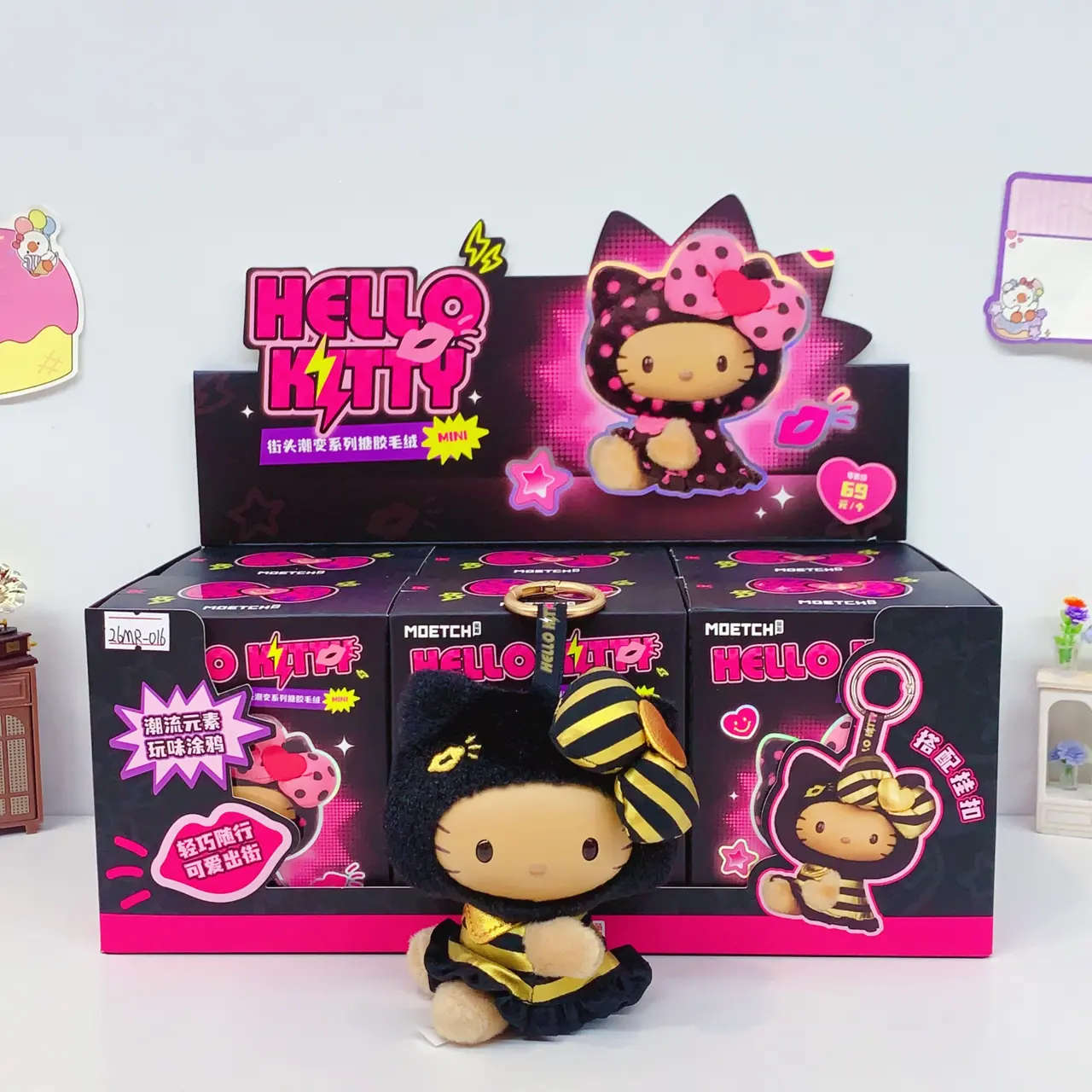 Hello Kitty Street Punk Mini Plush & Vinyl Keychain Blind Box